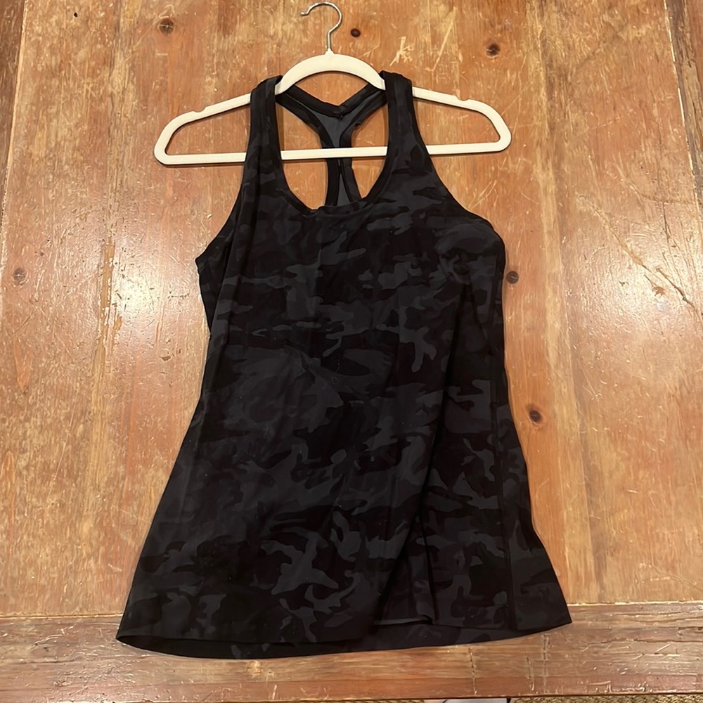 Camo lulu top
